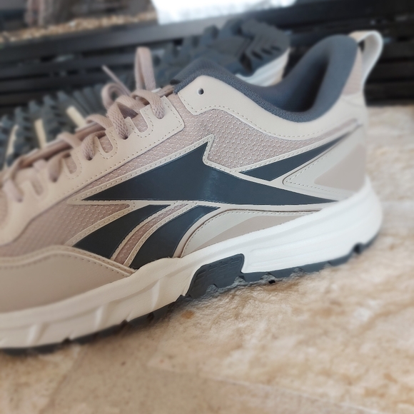 (never worn) Rebock DMX - Picture 3 of 7